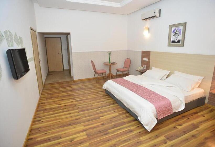 اتاق استاندارد با تخت بزرگ, Jess