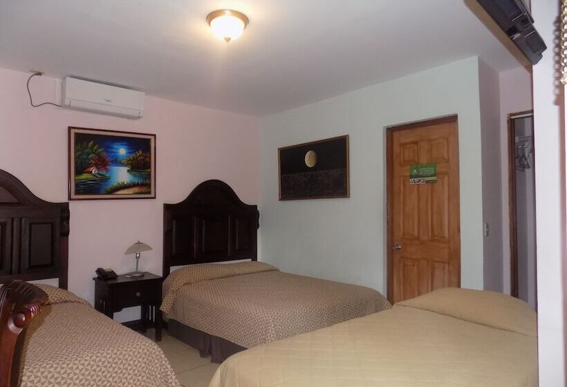 اتاق استاندارد سه نفره, Los Pinos