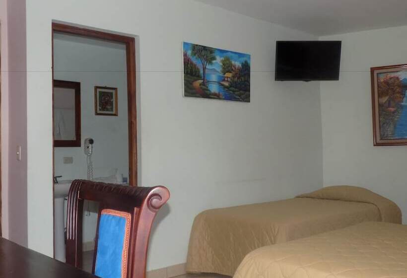 اتاق استاندارد سه نفره, Los Pinos