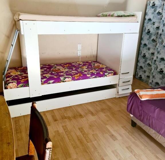 חדר משפחתי דלוקס, Montevideo Port Hostel