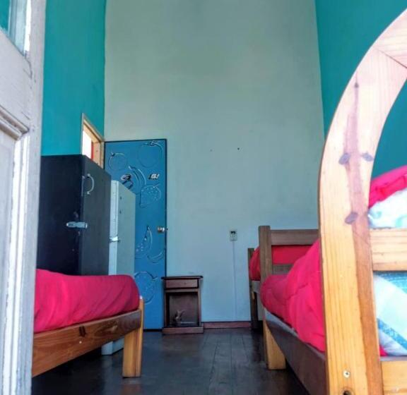 带共用浴室的标准房间, Montevideo Port Hostel