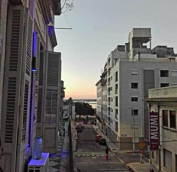 带阳台的豪华间, Montevideo Port Hostel