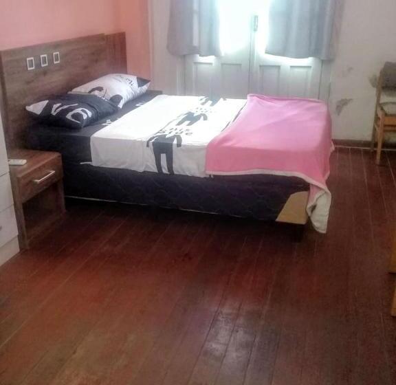 带阳台的豪华间, Montevideo Port Hostel