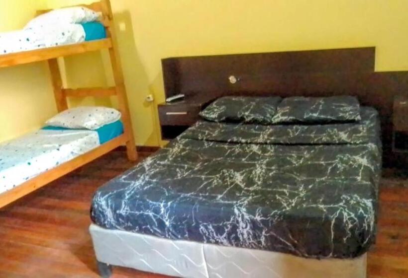 غرفة عائلية, Montevideo Port Hostel