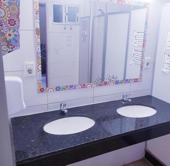 带共用浴室的标准房间, Montevideo Port Hostel