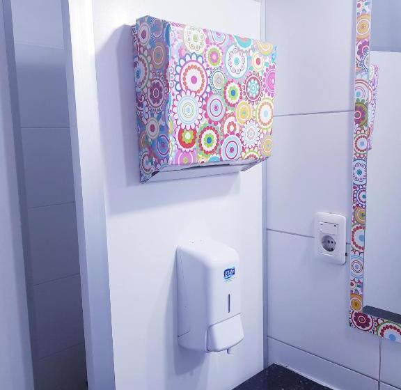 חדר סטנדרט חדר אמבטיה משותף, Montevideo Port Hostel