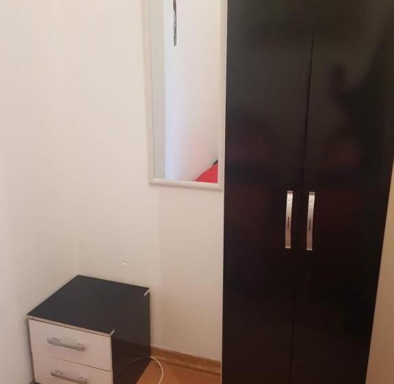 带共用浴室的标准房间, Montevideo Port Hostel