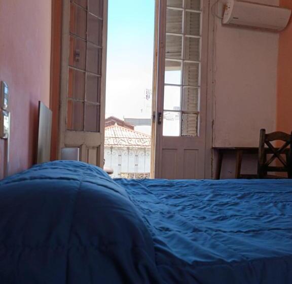 غرفة ديلوكس مزودة بشرفة, Montevideo Port Hostel