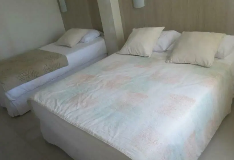 اتاق ساده سه‌ نفره, Tacuru Hotel Boutique