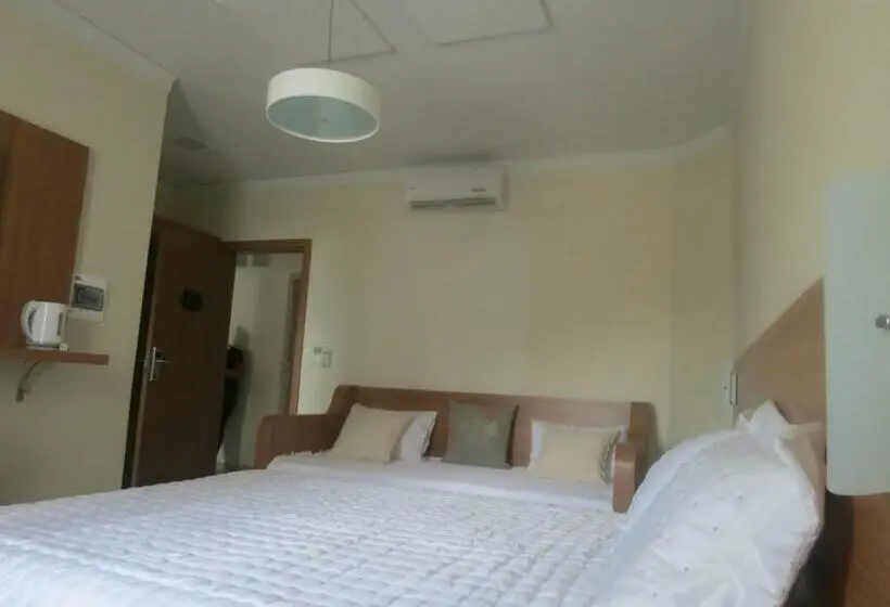 سوییت لوکس, Tacuru Hotel Boutique