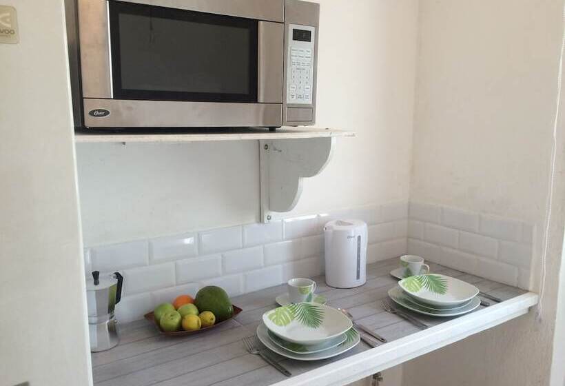 اتاق پایه با سرویس بهداشتی مشترک, Vicky S Keys Hostel
