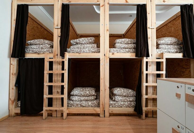 تختخواب در اتاق مشترک, A1 Hostel