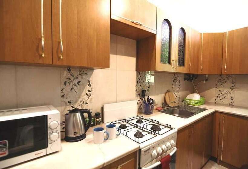 تختخواب در اتاق مشترک, A1 Hostel