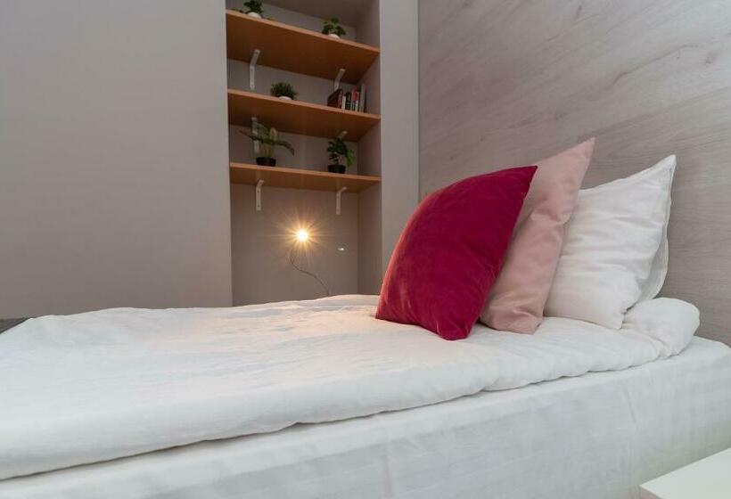 آپارتمان 1 خوابه, Stories Hub