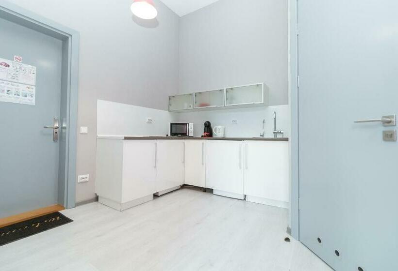 آپارتمان 1 خوابه, Stories Hub