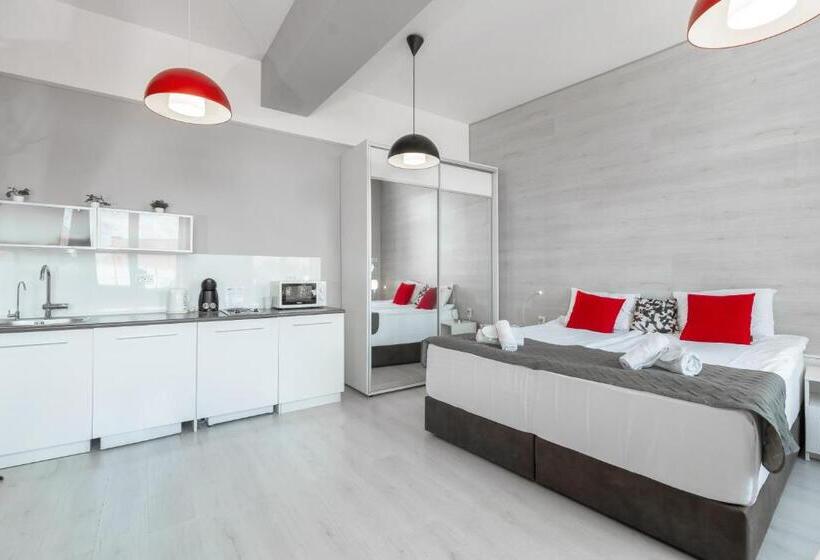 استودیوی استاندارد, Stories Hub