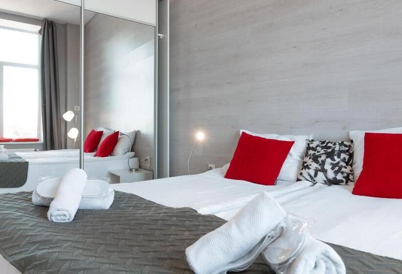 استودیوی استاندارد, Stories Hub