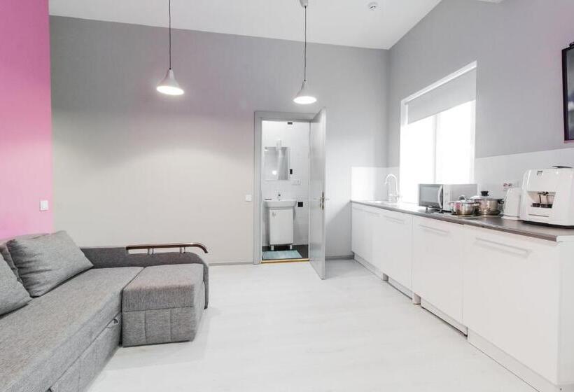 آپارتمان سوپریور 1 خوابه, Stories Hub