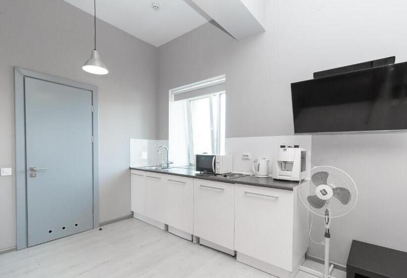 آپارتمان سوپریور 1 خوابه, Stories Hub