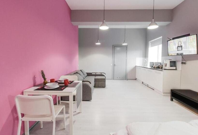 آپارتمان سوپریور 1 خوابه, Stories Hub