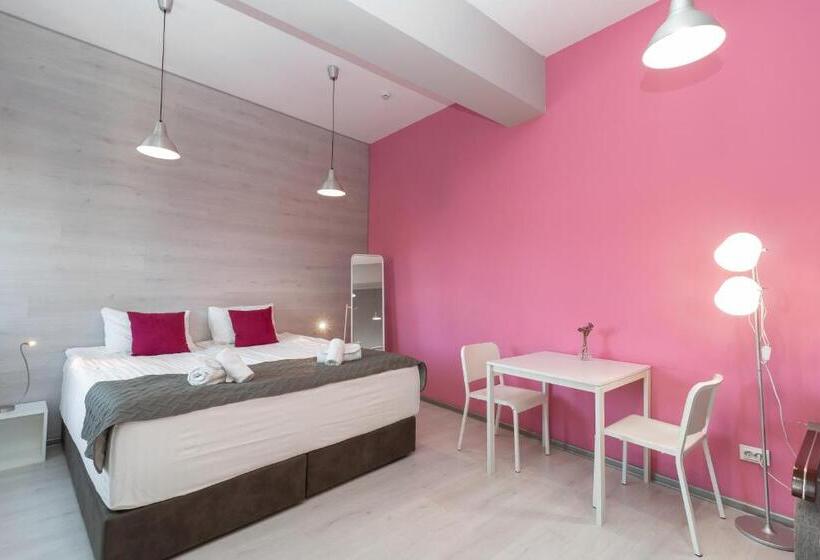 آپارتمان سوپریور 1 خوابه, Stories Hub