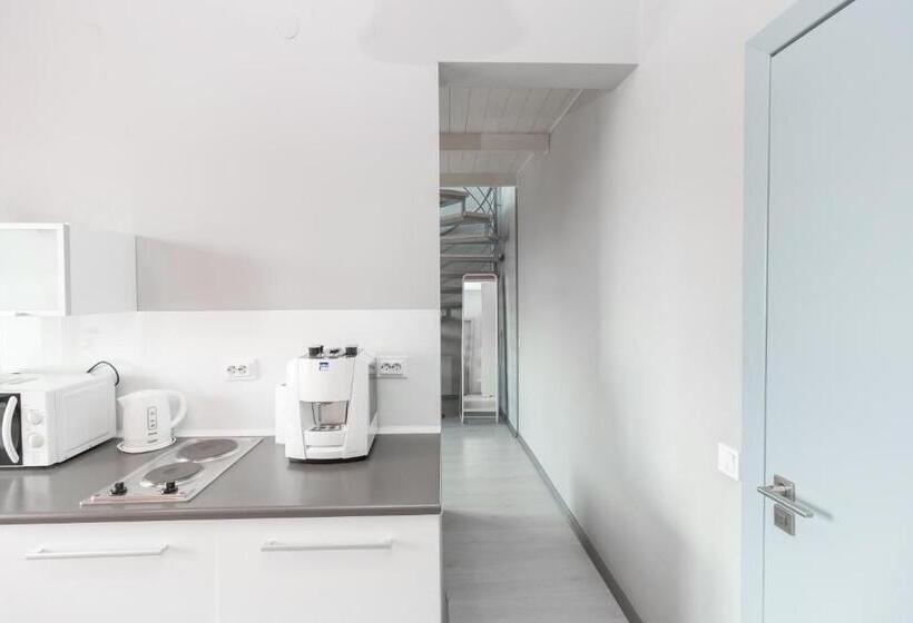 آپارتمان دوبلکس 1 خوابه, Stories Hub