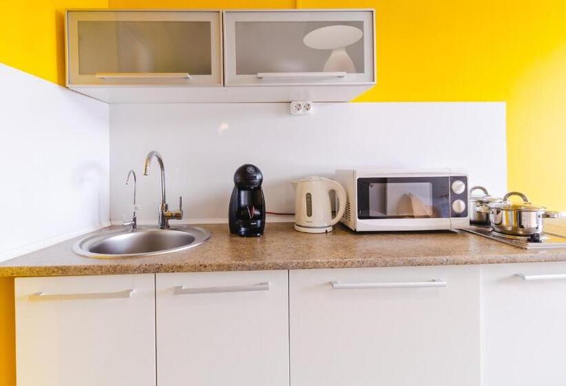 آپارتمان 1 خوابه, Stories Hub