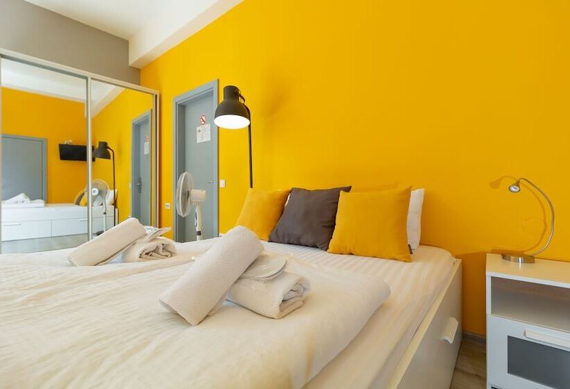 آپارتمان سوپریور 1 خوابه, Stories Hub