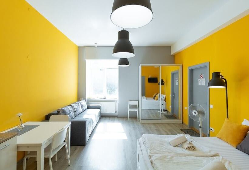 آپارتمان سوپریور 1 خوابه, Stories Hub