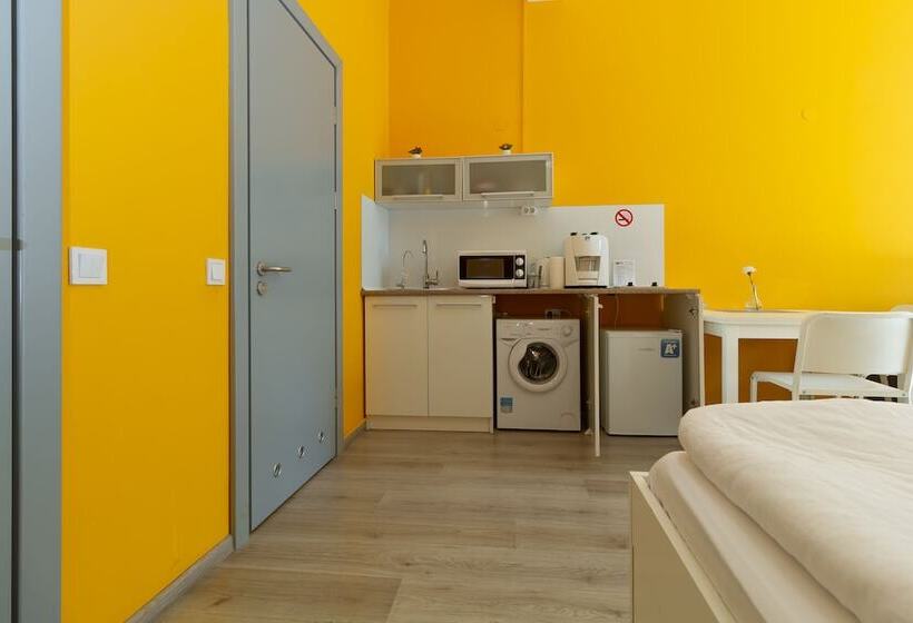 آپارتمان سوپریور 1 خوابه, Stories Hub