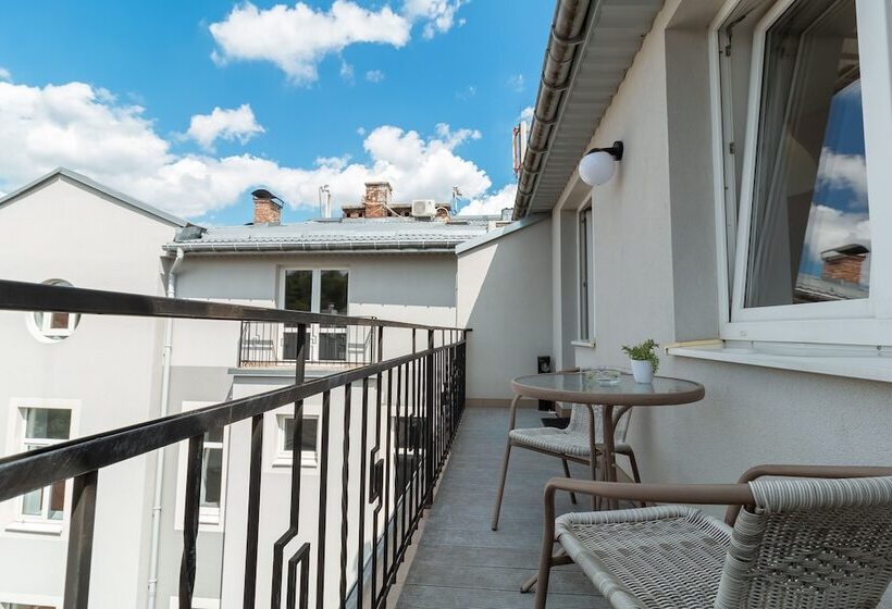 آپارتمان 1 خوابه اینتریور, Stories Hub