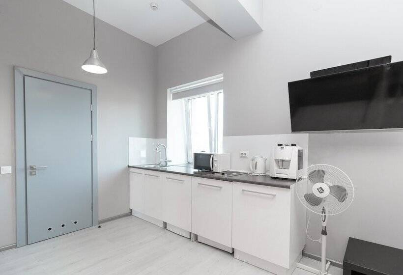 آپارتمان سوپریور 1 خوابه, Stories Hub