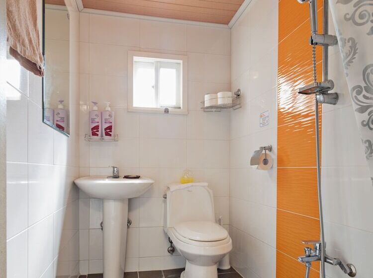 Quarto Familiar, Cozzzy Guest House   Hostel