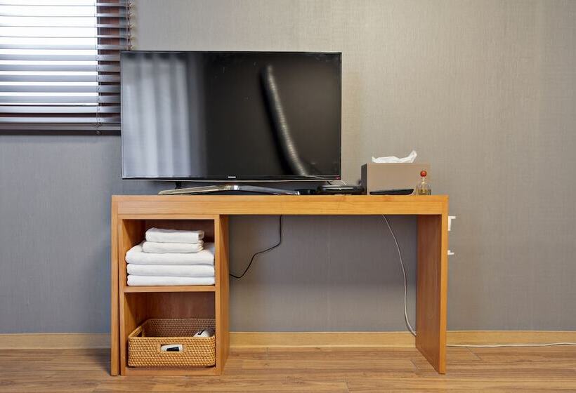 Quarto Familiar, Cozzzy Guest House   Hostel