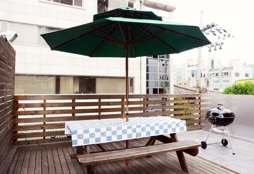 חדר משפחתי, Cozzzy Guest House   Hostel