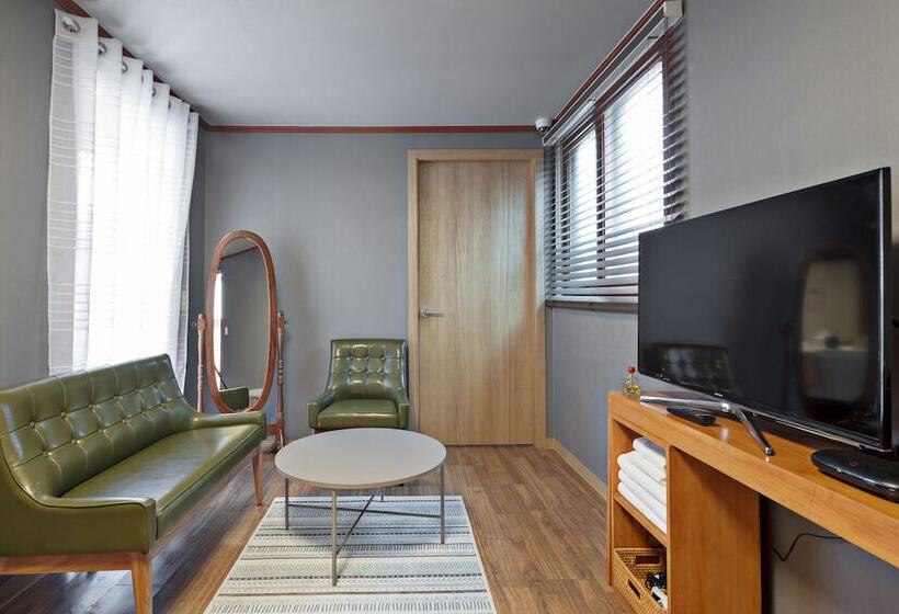 Quarto Familiar, Cozzzy Guest House   Hostel