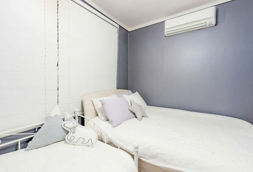 חדר סטנדרט לשלושה, Cozzzy Guest House   Hostel