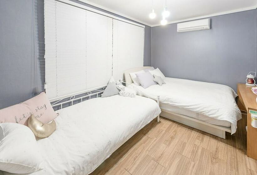 Quarto Triplo Estandar, Cozzzy Guest House   Hostel