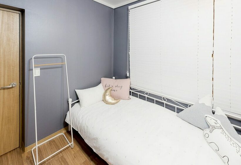 Quarto Triplo Estandar, Cozzzy Guest House   Hostel