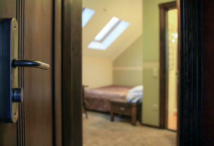 سوییت جونیور, Arthotel Mini