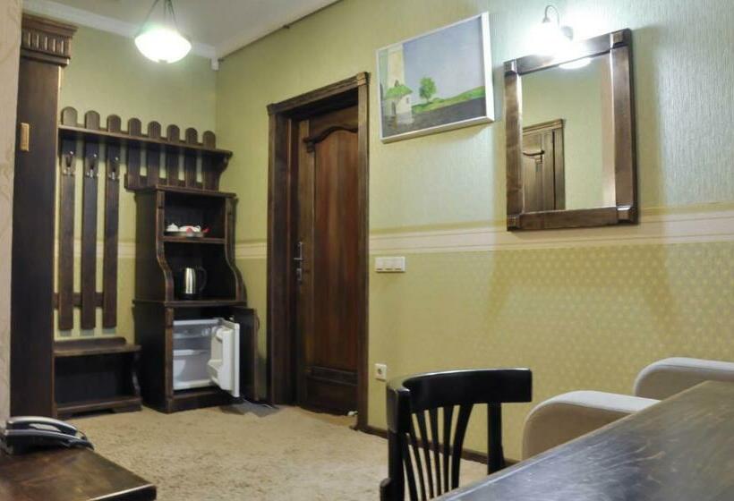 سوییت جونیور, Arthotel Mini