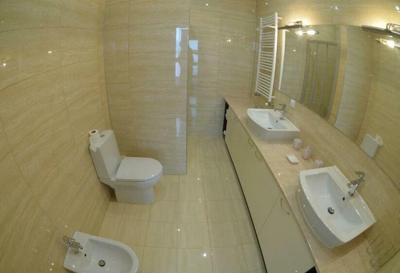 سوییت جونیور راحتی, Chernivtsi Arbat