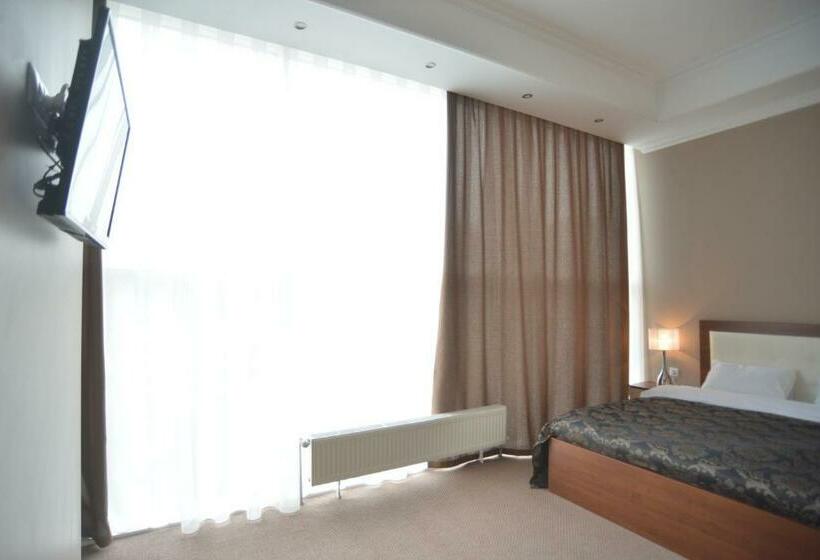 سوییت جونیور, Chernivtsi Arbat