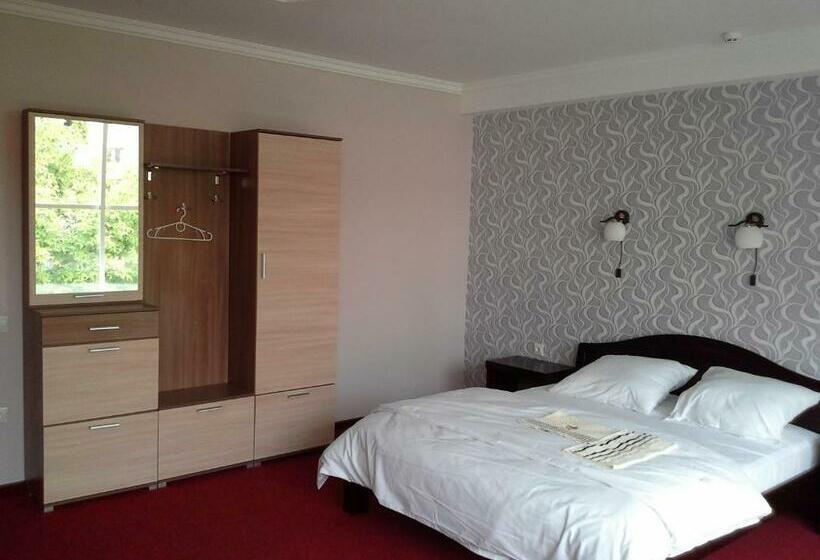 Suite, City Club European