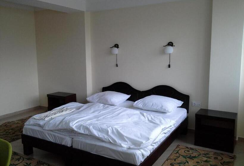 Superior Studio, City Club European