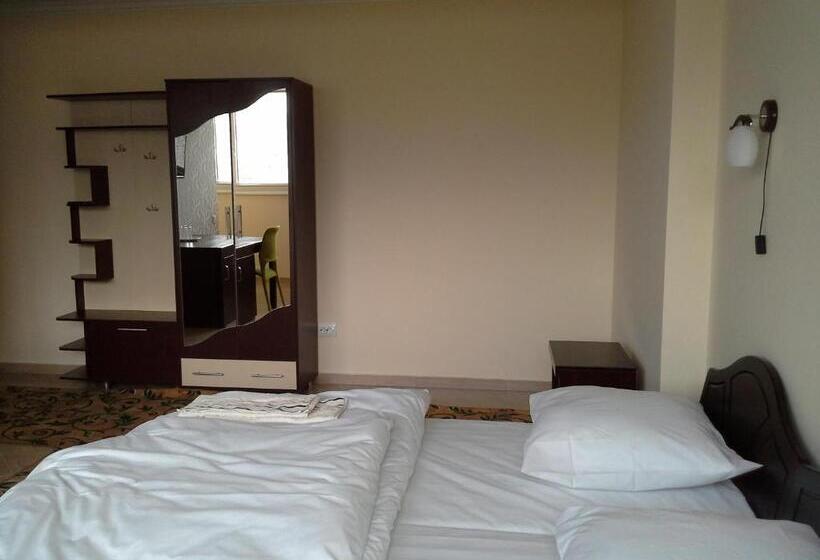 Superior Studio, City Club European