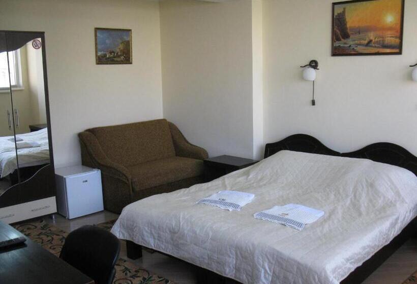 Superior Studio, City Club European