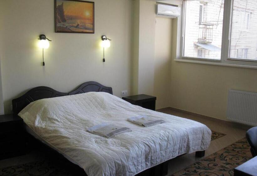 Superior Studio, City Club European