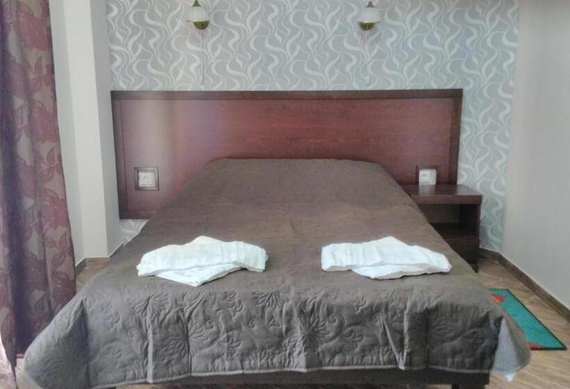 Economy Zimmer, City Club European