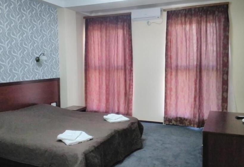 Deluxe Studio, City Club European